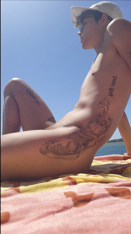 Tattooed Twink ポルノスター アダルト アーカイブ
