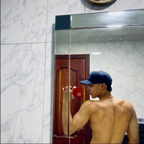 Tom Evans 独占ポルノスター 写真