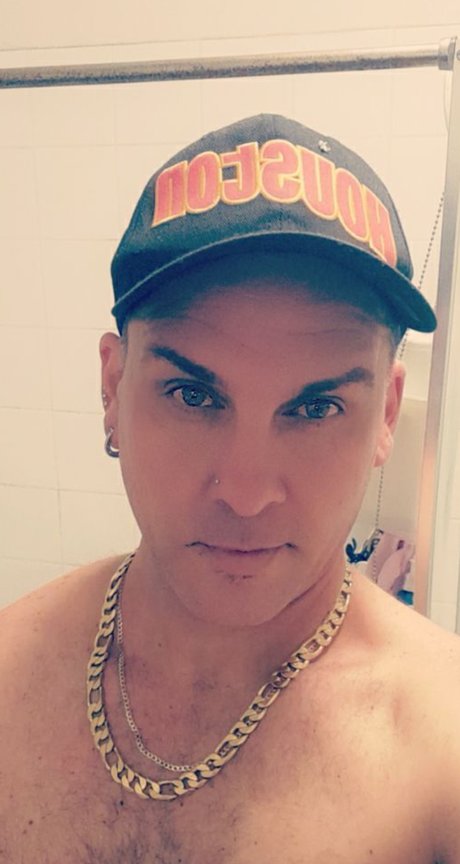 Izak David ポルノモデル 写真