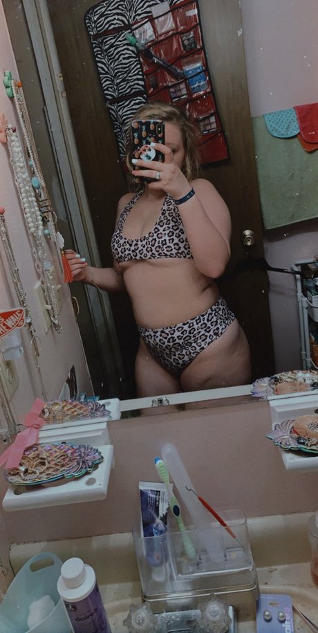 Madyson Lowe アダルトモデル 写真