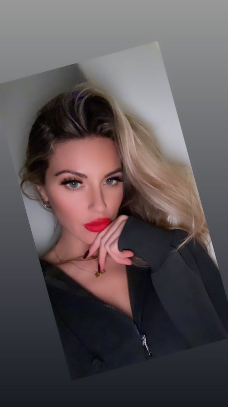 成熟した異人種間オンリーファンズ セックス 写真