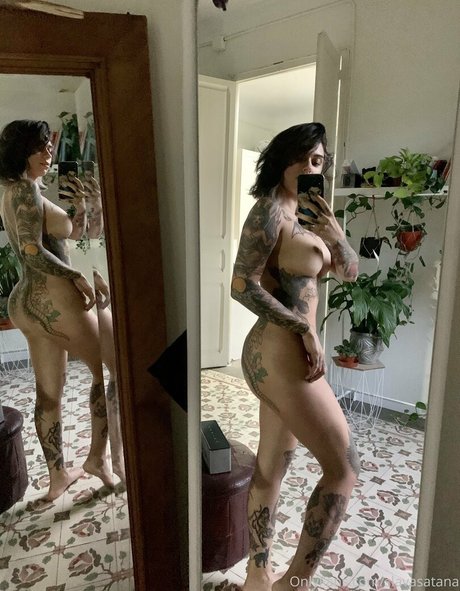 Slava Satana 美しいポルノスター 画像