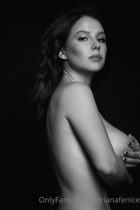 Adriana Fenice スター 裸 写真