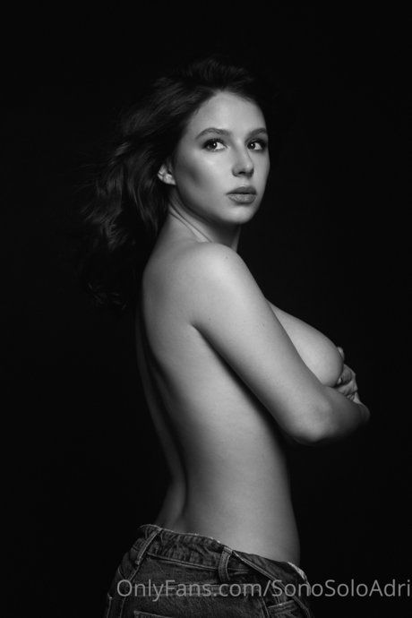 Adriana Fenice 無料モデル 写真