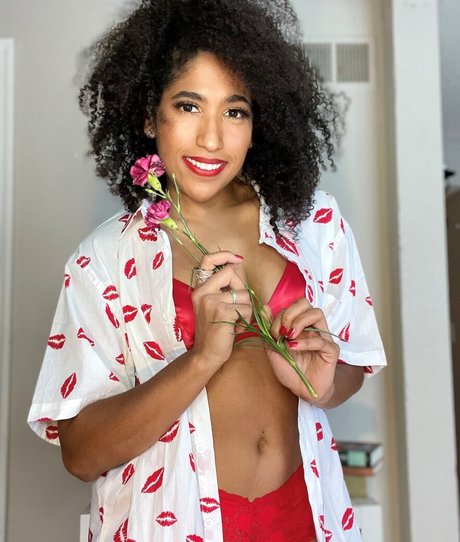 熟女中出しオンリーファンズ パーフェクト 画像