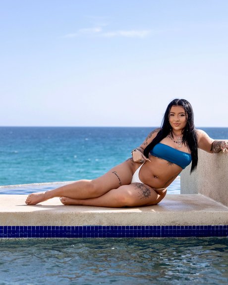 ランジェリーヌードオンリーファンズ 無料セックス 写真