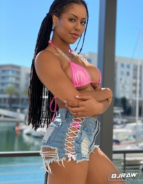 Kira Noir ポルノスター セックス ギャラリー