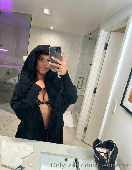 Kira Noir ポルノスター 美しい 写真
