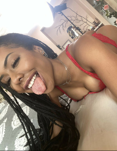 Kira Noir 独占スター 写真