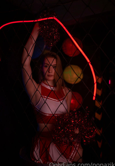 Popazik ポルノスター アート 画像