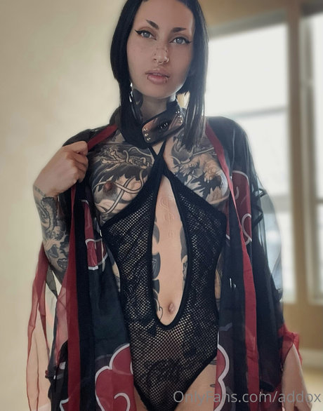Addox セクシーなポルノスター 画像