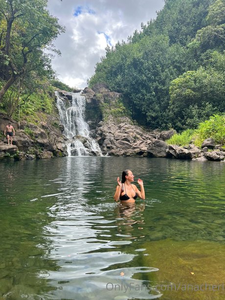 巨乳の熟女オンリーファンズ ヌード 画像