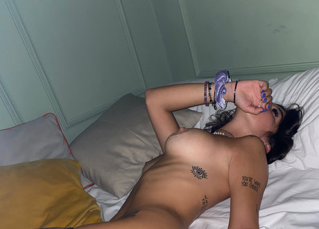 服を着たオンリーファンズ 無料 ギャラリー