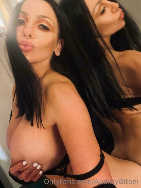 Audrey Bitoni スター ヌード 写真