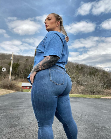 Miss Thick N Tatted ポルノモデル ギャラリー