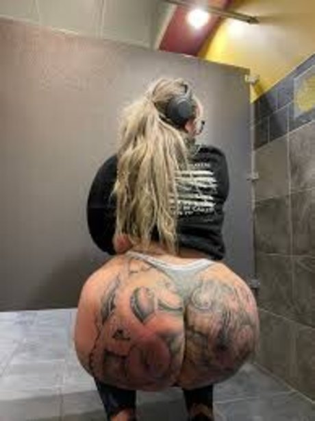 Miss Thick N Tatted ホットなモデル 画像