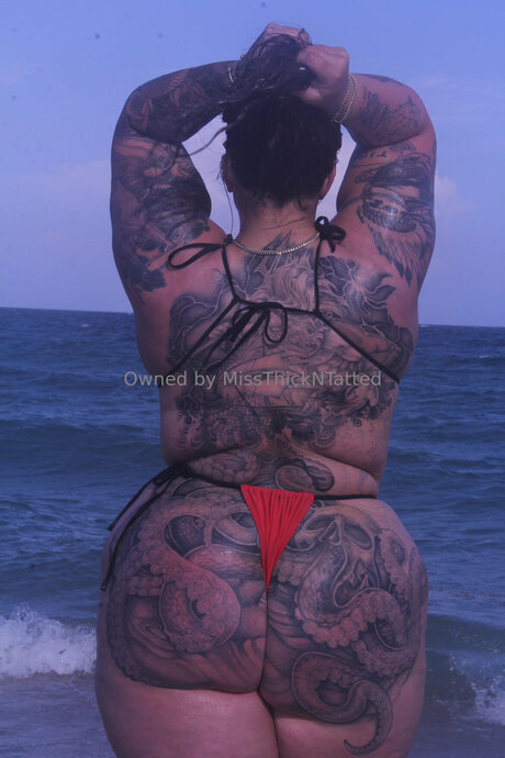 Miss Thick N Tatted ホット女優 写真