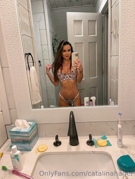 巨乳ラテン系オンリーファンズ アート裸 写真