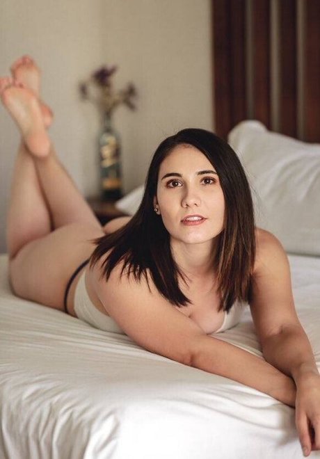 Caro Trueba スター ヌード 写真