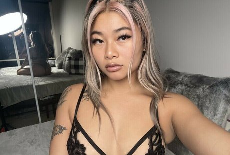 毛深いアナルオンリーファンズ エロチック 写真