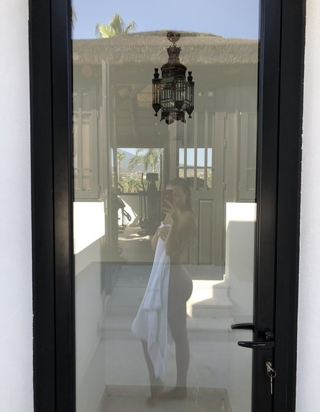 制服オンリーファン ポルノグラフィック 画像