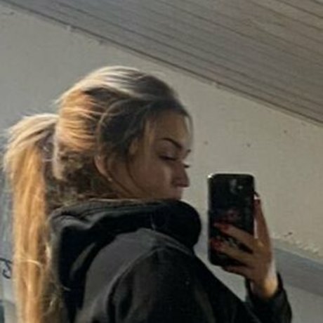 足を舐めるオンリーファンズ アートxxx ギャラリー