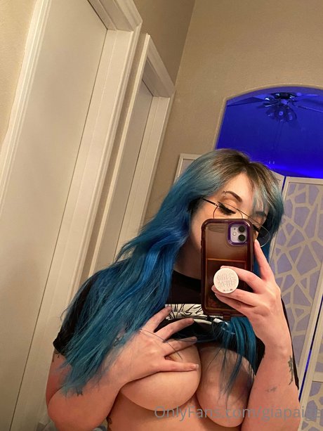 茶色の目のキティオンリーファンズ ホットヌード 写真