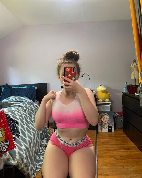 Alyssa Cleversey アートスター 画像