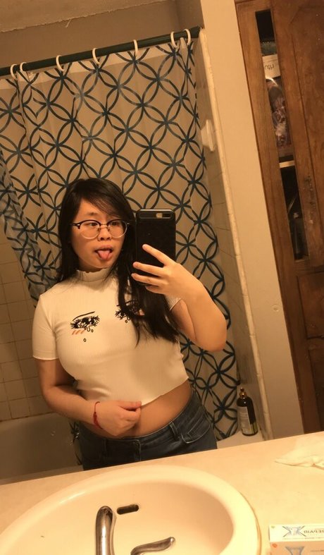 最もホットな成人向けオンリーファンズ 無料裸 写真
