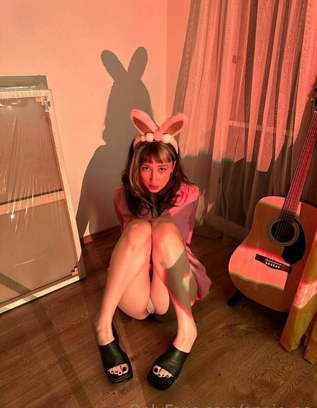 巻き毛のティーンズオンリーファンズ アートヌード 写真