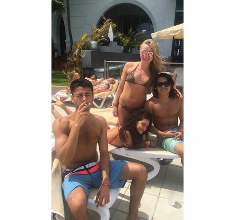 Olivia Hailey セックスポルノスター 写真