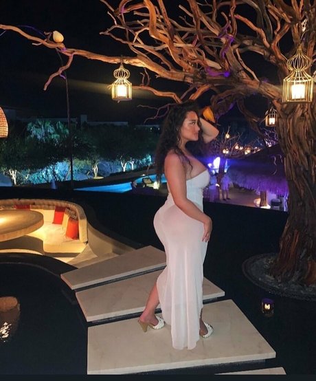 Olivia Hailey セクシーなポルノスター 写真