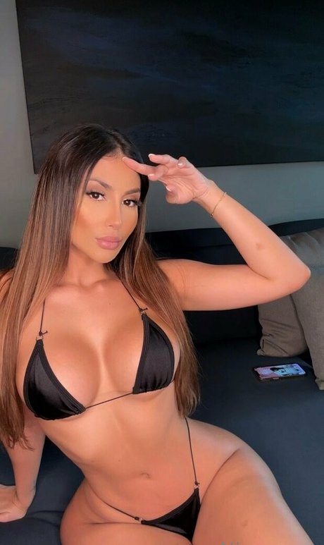 estefahg ポルノ女優 写真