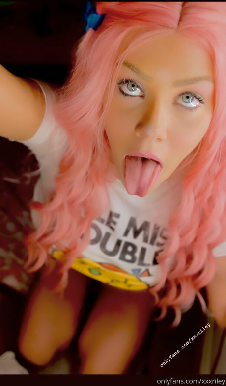 垂れ乳オンリーファンズ 無料 写真