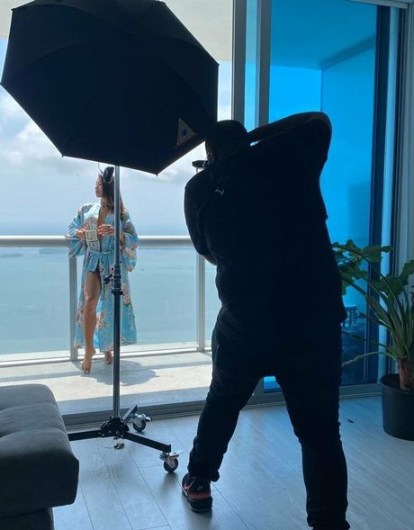 Lotus Bombb セックス女優 写真