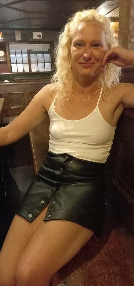 british braless hotwifex profile image