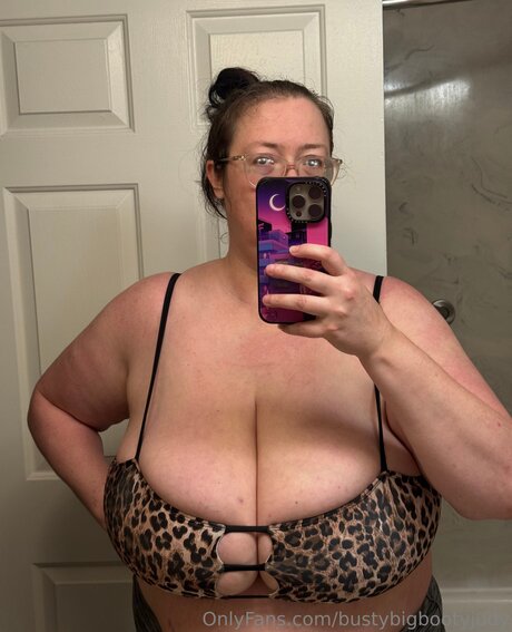 bustybigbootyjudy HDスター 写真