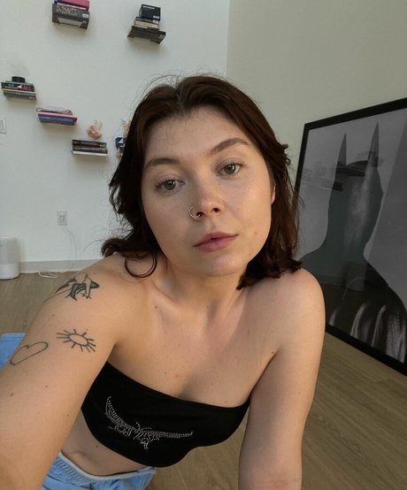 Polina Kalatsei セクシーなスター 画像