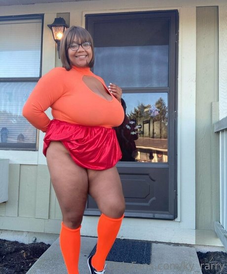 白いランジェリーオンリーファンズ 美しいヌード 写真