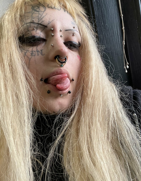 spookisideshow ヌード女優 写真