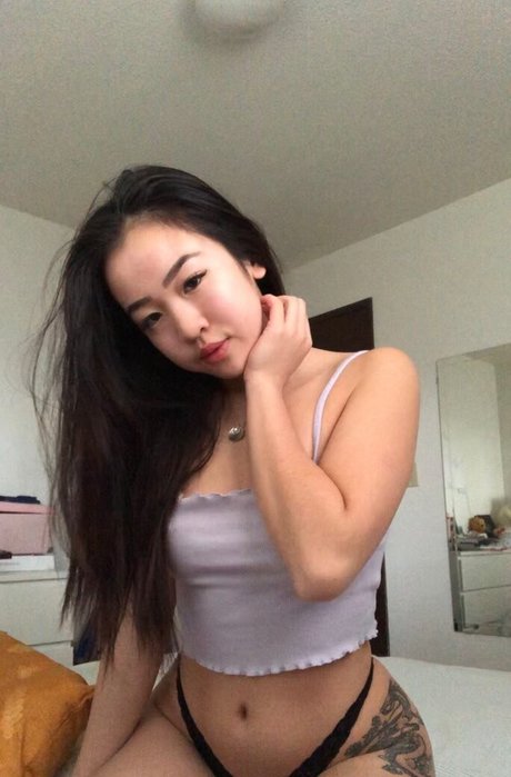 iyamliane エロティックなスター 写真