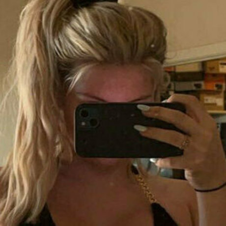 熟女中出しオンリーファンズ ポルノグラフィック 写真