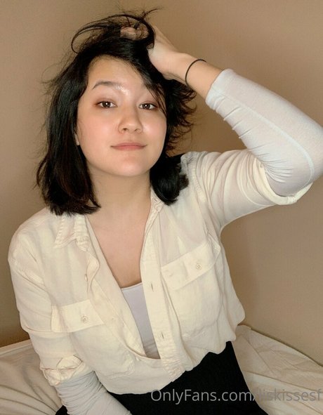 ブロンドの女の子のオンリーファンズ HD 写真