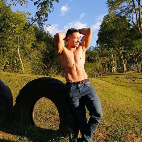 Rayan Blake ヌードモデル 写真