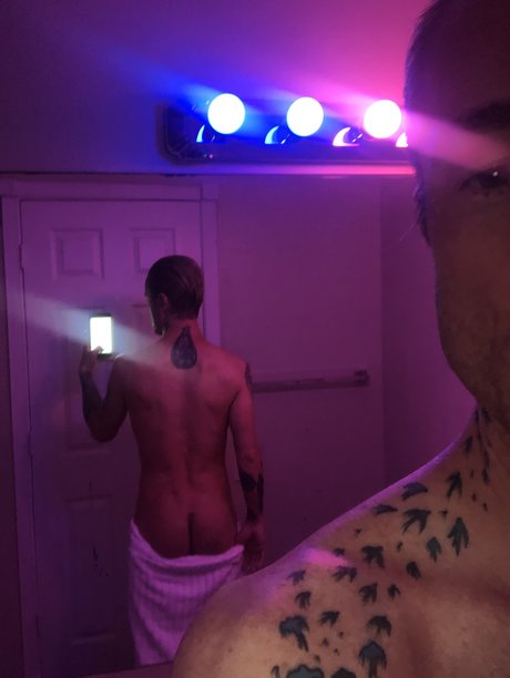 Hardin Wolf ヌードモデル 写真