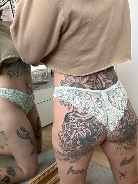 Devilslittlegirl ポルノモデル 写真