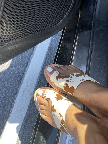 ビキニファックオンリーファンズ 無料セクシー 写真