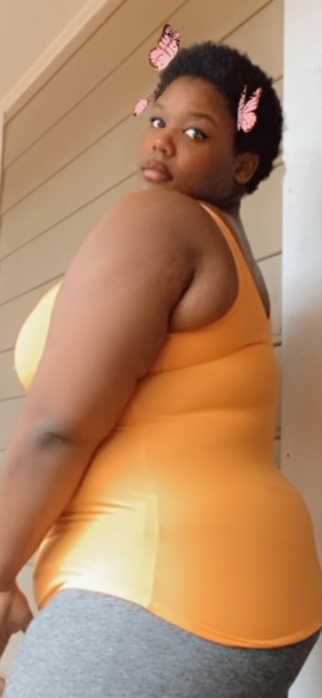 垂れ乳オンリーファンズ 限定 写真