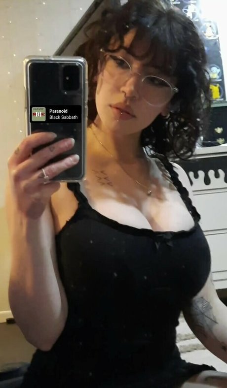 毛深い茂みオンリーファンズ 美しい裸 写真