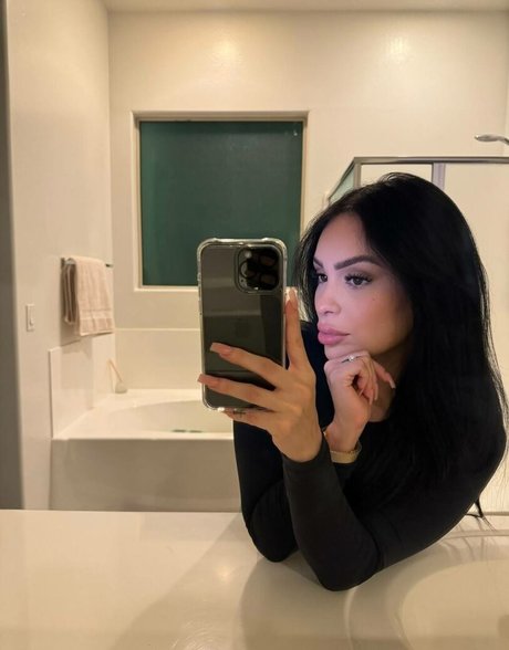 異人種間乱交オンリーファンズ 美しいxxx 画像